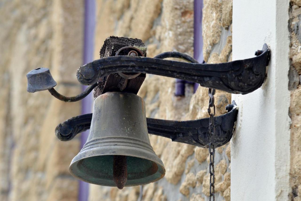 مبيت وإفطار ساليس Les Volets Violets المظهر الخارجي الصورة